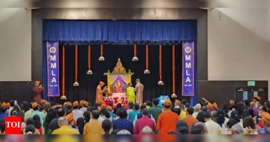 आमच्यात महाराष्ट्र मंडल मनाने गणेशोट्सव उत्सव आयोजित करतात