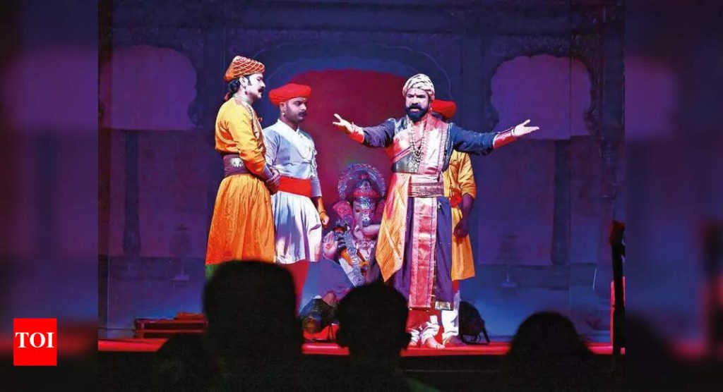 गनपती फेस्ट इतिहास, सामाजिक थीम स्टेजवर जिवंत करते