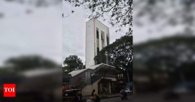 जेएम रोडवरील मेकॅनिज्ड पार्किंग लॉट धूळ एकत्र करते काही महिन्यांनंतर पीएमसीने ते महा मेट्रोला देण्याच्या निर्णयानंतर