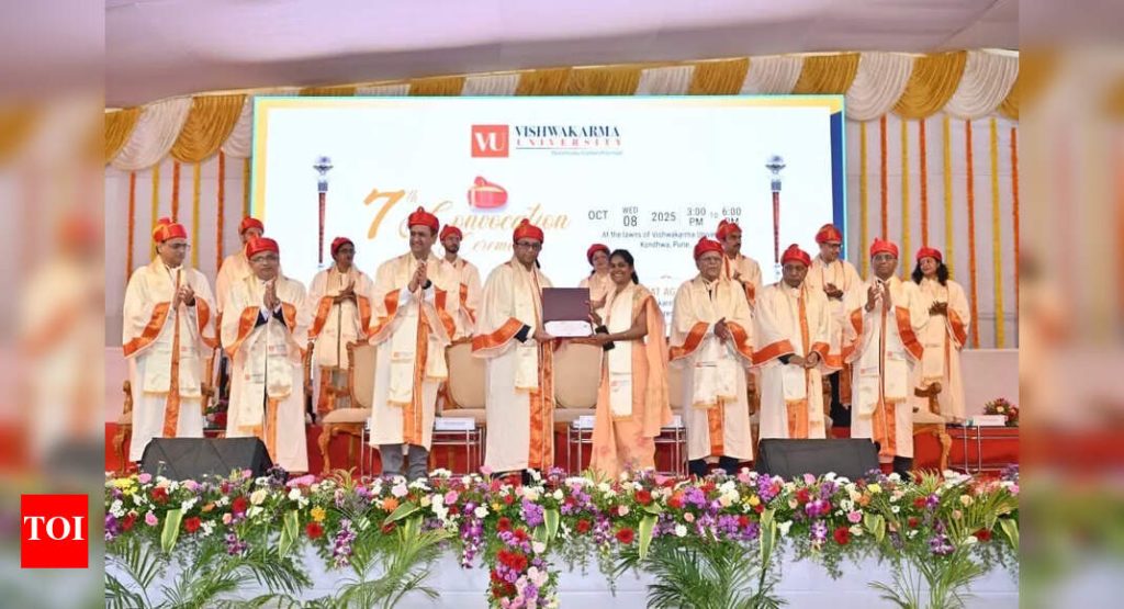 पुणे: निरंजन किर्लोस्कर पदवीधरांना बदल स्वीकारण्याचे, जोखीम घेण्यास, निर्णय घेण्यास आवाहन करते