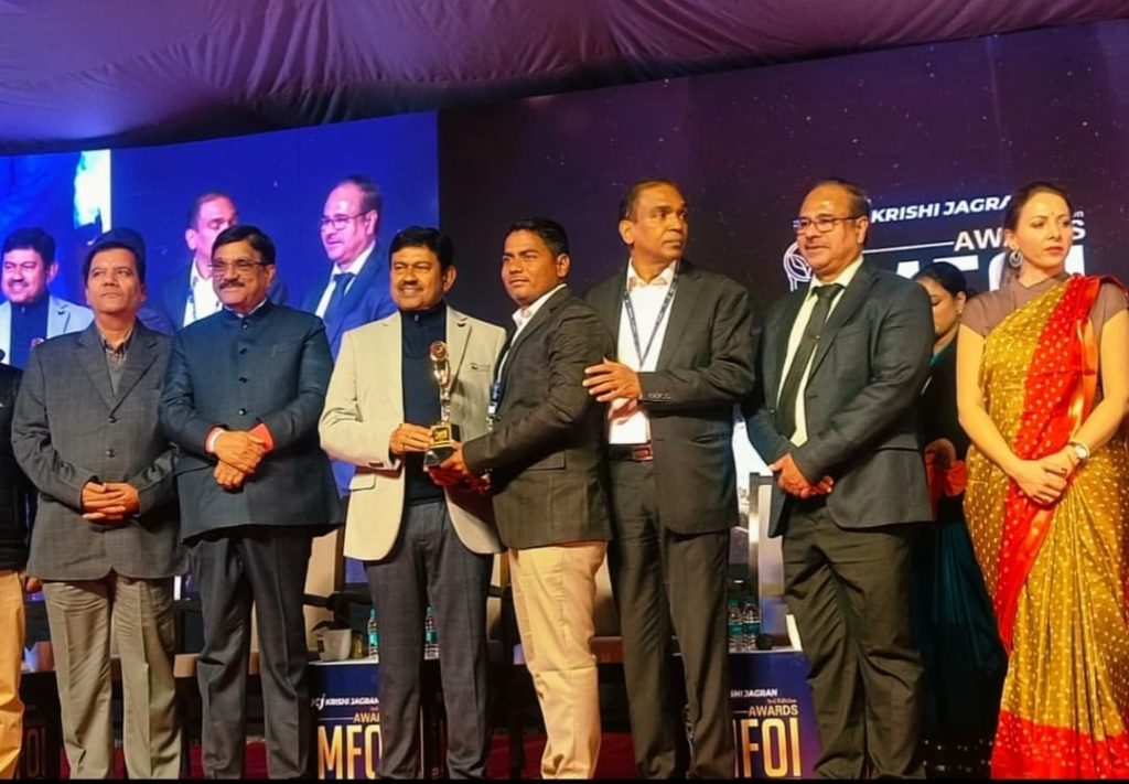 फलटणच्या शेतकऱ्याला मनाचा ‘मिलियनेअर फार्मर ऑफ इंडिया’ पुरस्कार! बोडकेवाडीचे हेमंत सस्ते यांना दिल्लीत सन्मान