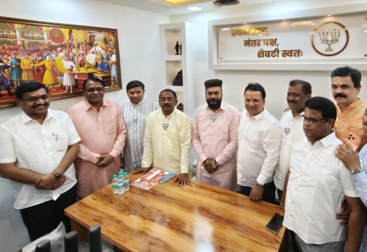 अमर ठाकूर यांच्या जनसंपर्क कार्यालयाचे आ.प्रशांत ठाकूर यांच्या हस्ते उद्घाटन