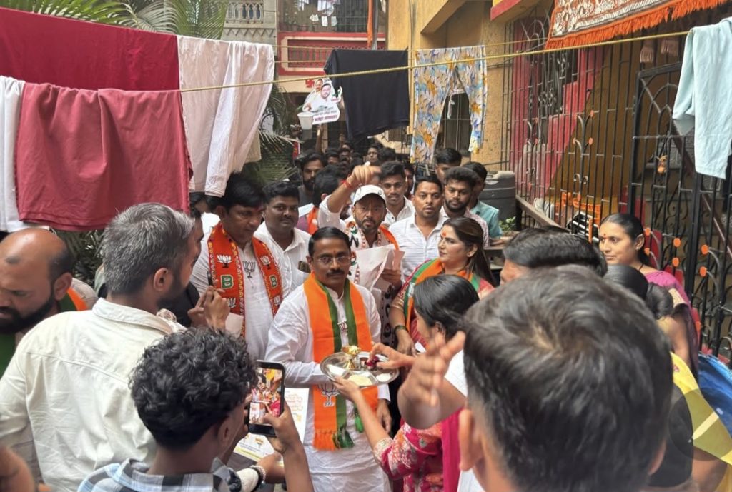 कळंबोली प्रभाग १० मध्ये महायुतीचा जोशपूर्ण प्रचार; आमदार प्रशांत ठाकूरांचा नागरिकांशी थेट संवाद