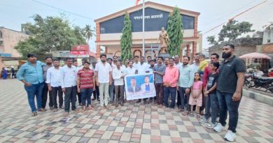 आटपाडीत डॉ. सचिन मोटे व राहुल हजारे यांच्या समर्थनार्थ अनोखे आंदोलन; दुग्धाभिषेकातून व्यक्त केला ठाम पाठिंबा