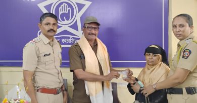 कळंबोली बसस्टॉपवरील वाहतूक नियंत्रकाच्या  सतर्कतेमुळे महिलेची सोन्याची बॅग सुखरूप परत