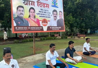कळंबोलीत आंतरराष्ट्रीय योग दिन उत्साहात साजरा  स्वराज योगा ग्रुपचा उपक्रम; रामदास शेवाळे यांनी पटवून दिले योगाचे महत्त्व